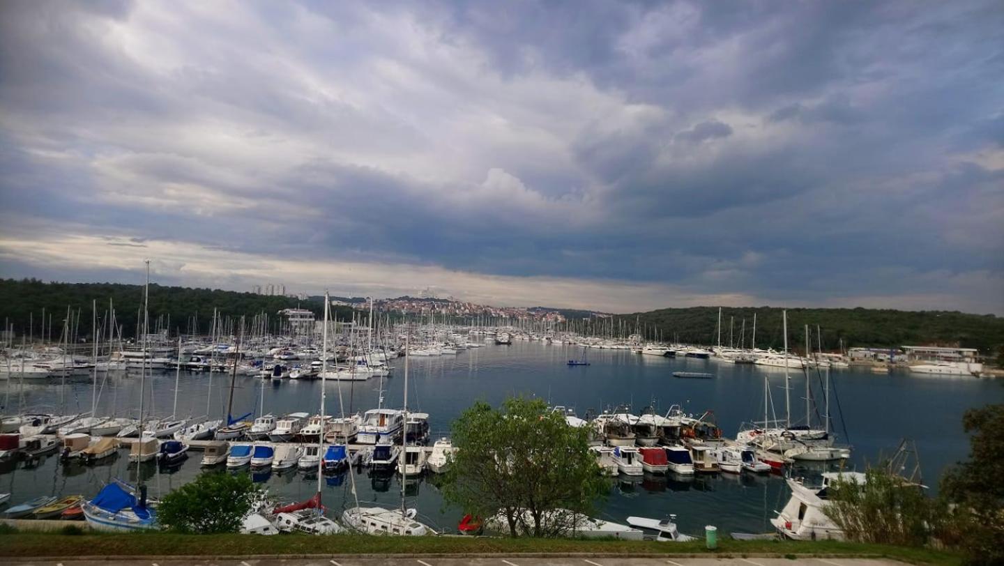 Apartments Cro Adria Stay Медулин Екстер'єр фото