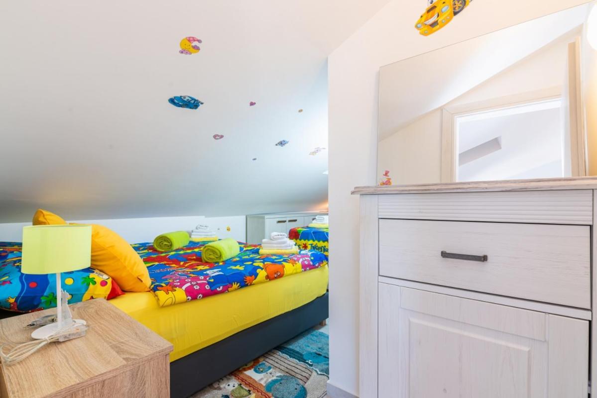 Apartments Cro Adria Stay Медулин Екстер'єр фото